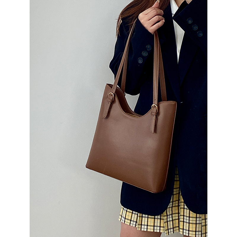 Women's Retro Large Capacity Tote Bag - Spring/Summer Commuting Shoulder Handbag - 2025 Niche Design