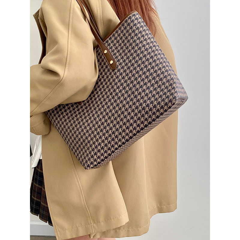 Women's Retro Tote Bag - High-End Shoulder Handbag for Spring Summer 2025 - Large Stylish Design