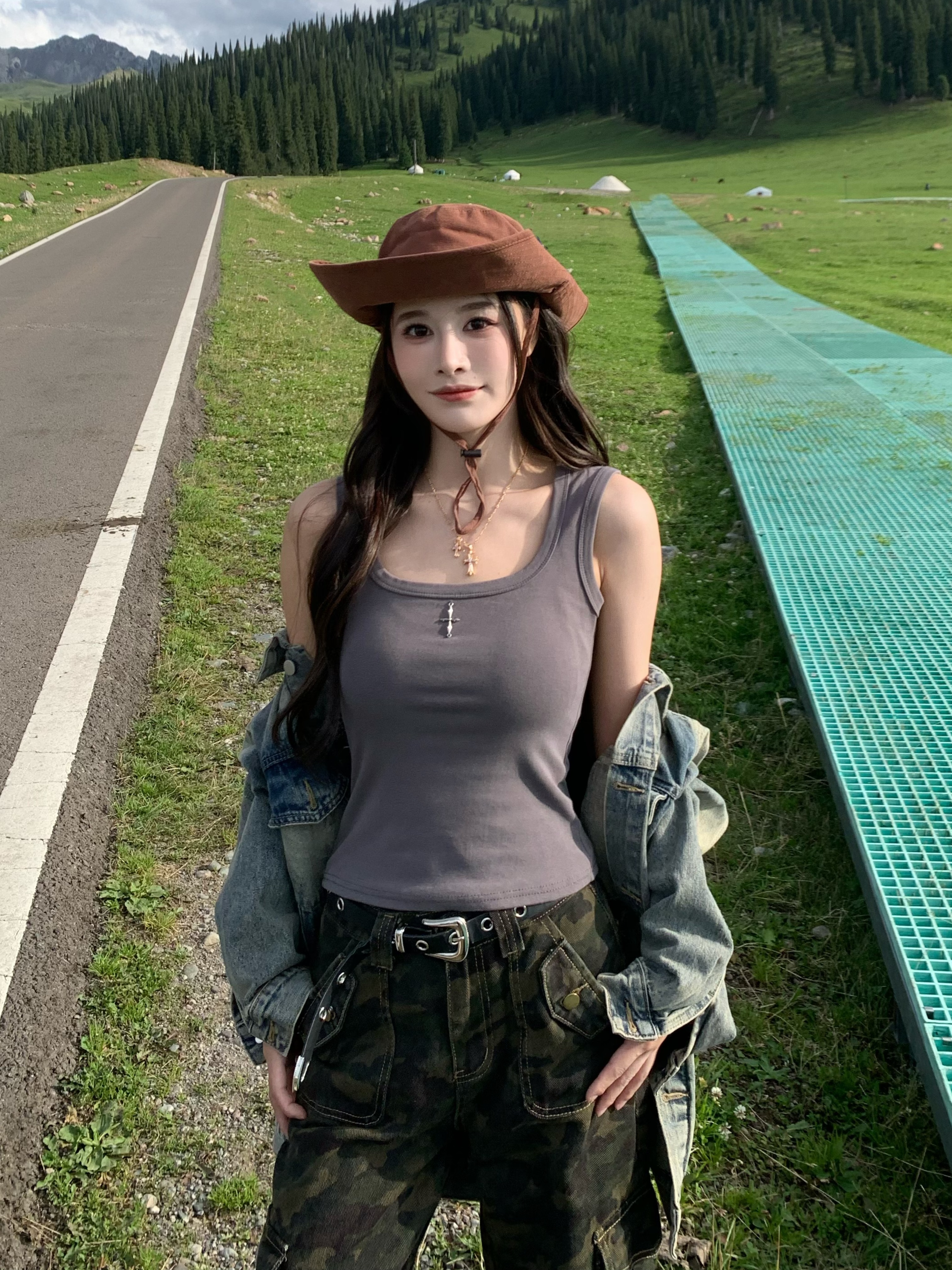 Women's Summer Slim Fit U-Neck Camisole - Hot Girl Style Sleeveless Base Layer Top