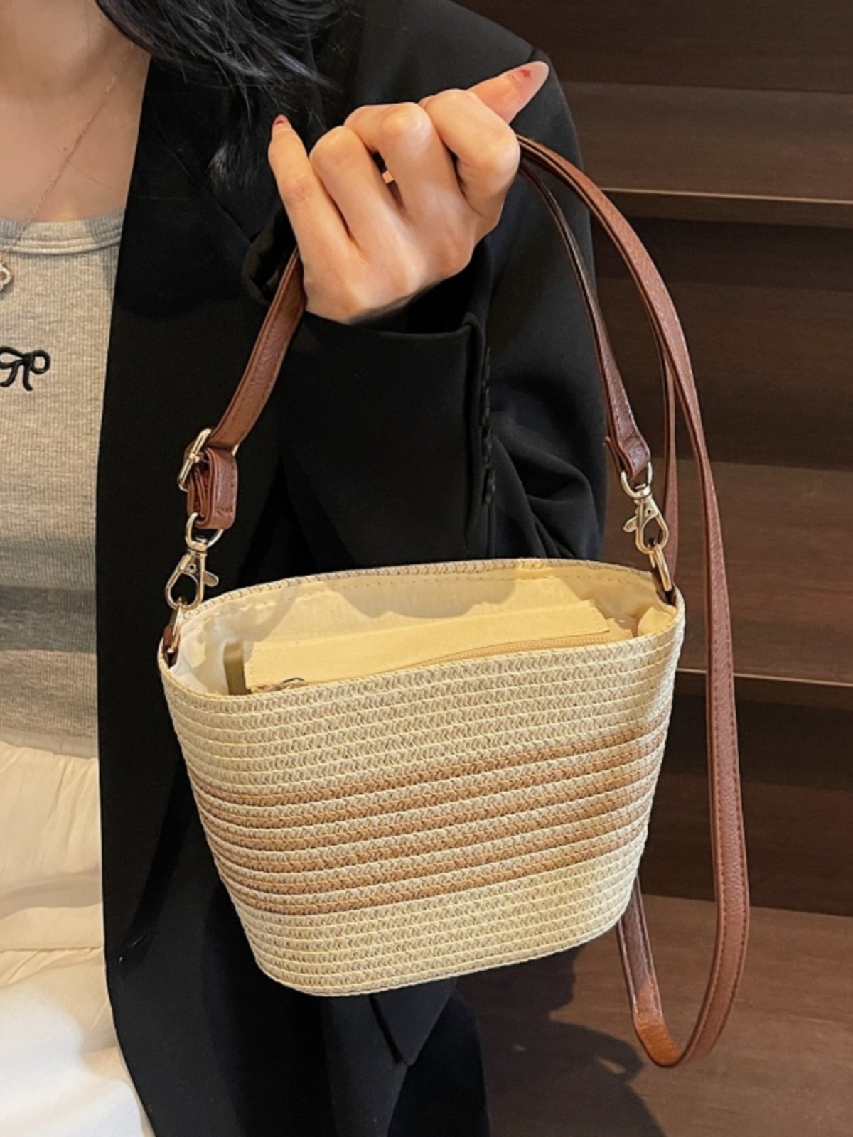 Women's Summer Straw Woven Bucket Bag - Versatile Beach Crossbody Bag for Seaside Vacation - 2025 Trendy Style