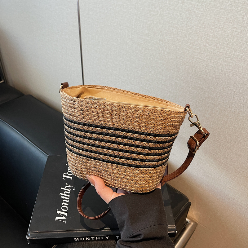 Women's Summer Straw Woven Bucket Bag - Versatile Beach Crossbody Bag for Seaside Vacation - 2025 Trendy Style