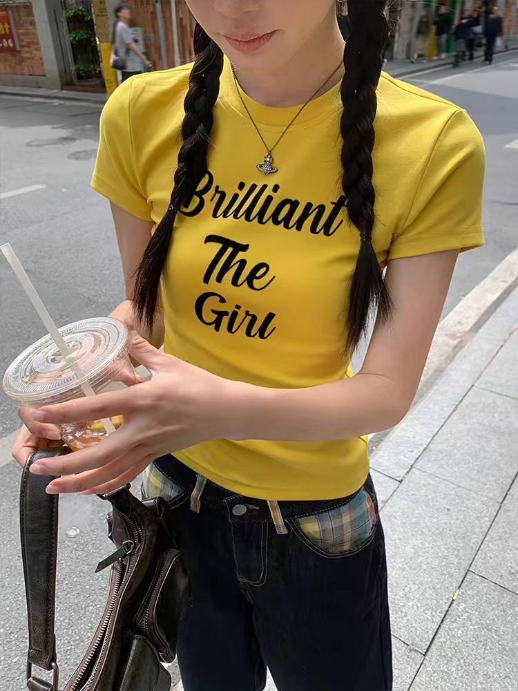 Yellow Retro Slim-Fit Short Sleeve T-Shirt for Women with Letter Print, Round Neck, Flattering Summer Style
