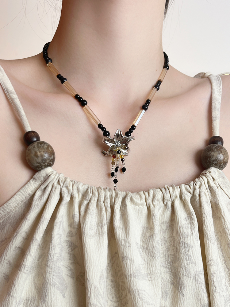 2025 New Chinese-Style Romantic Metal Sweetheart Lily Flower Beaded Necklace with Retro Tassel Clavicle Chain