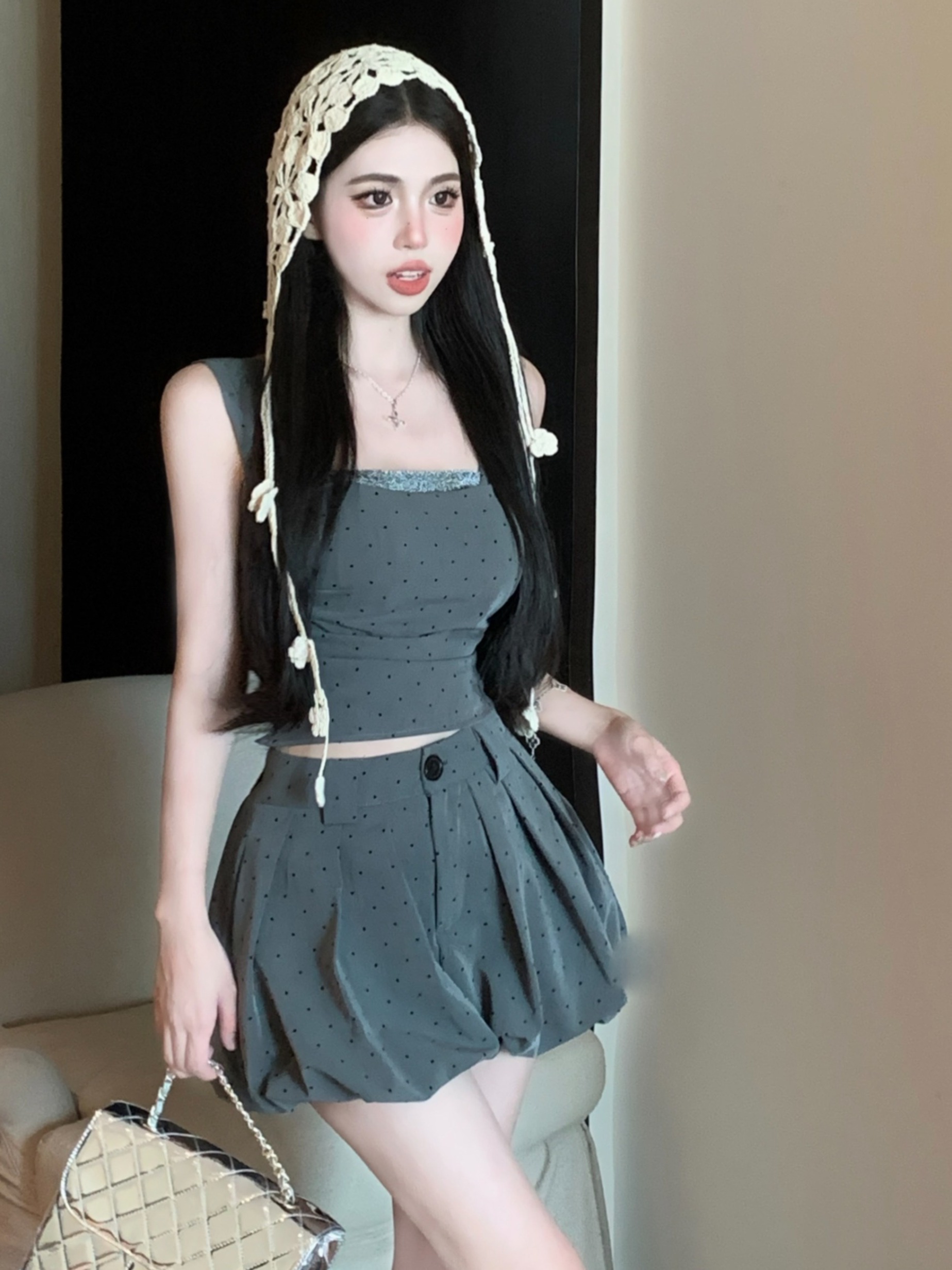 2025 Stylish Women's Suit Vest and Pumpkin Wide-Leg Shorts Set for Petite Individuals - High-End Fashion