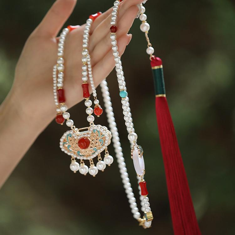 2025 Women's Ancient Style Long Tassel Necklace with Yingluo Pendant, Boho Horse Face Skirt, National Ethnic Accessories