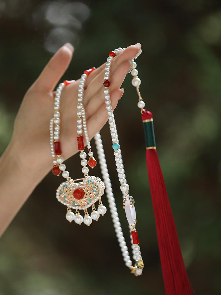 2025 Women's Ancient Style Long Tassel Necklace with Yingluo Pendant, Boho Horse Face Skirt, National Ethnic Accessories