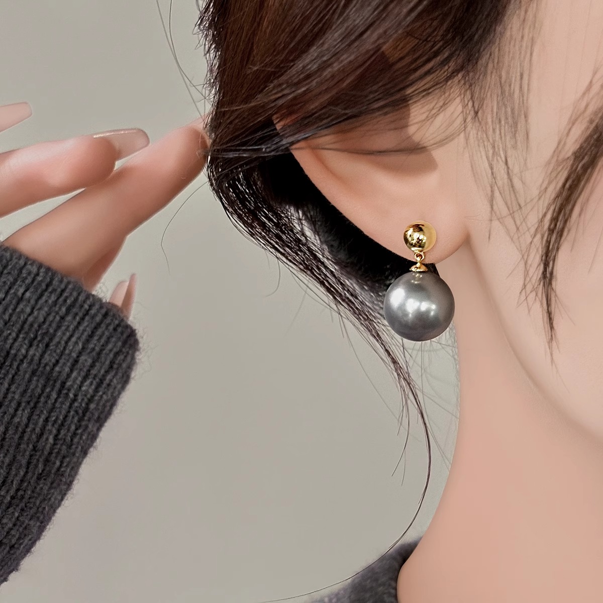 2025 Women's Pearl Stud Earrings - Niche Temperament Design for Elegant Style