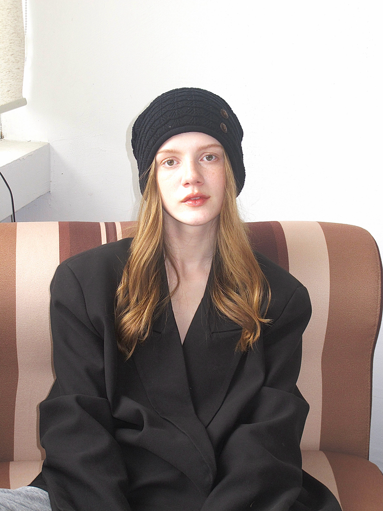 90s Retro Casual Button Cold Hat - Thin Knitted Cap for Women, Versatile Design to Enhance Face Shape