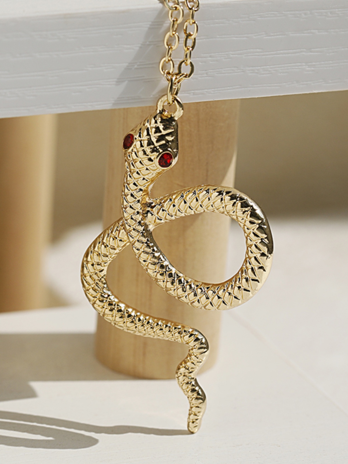 Alloy Snake-Shaped Pendant Necklace for Women - European American Style Jewelry for Gatherings, Dates, and Everyday Wear