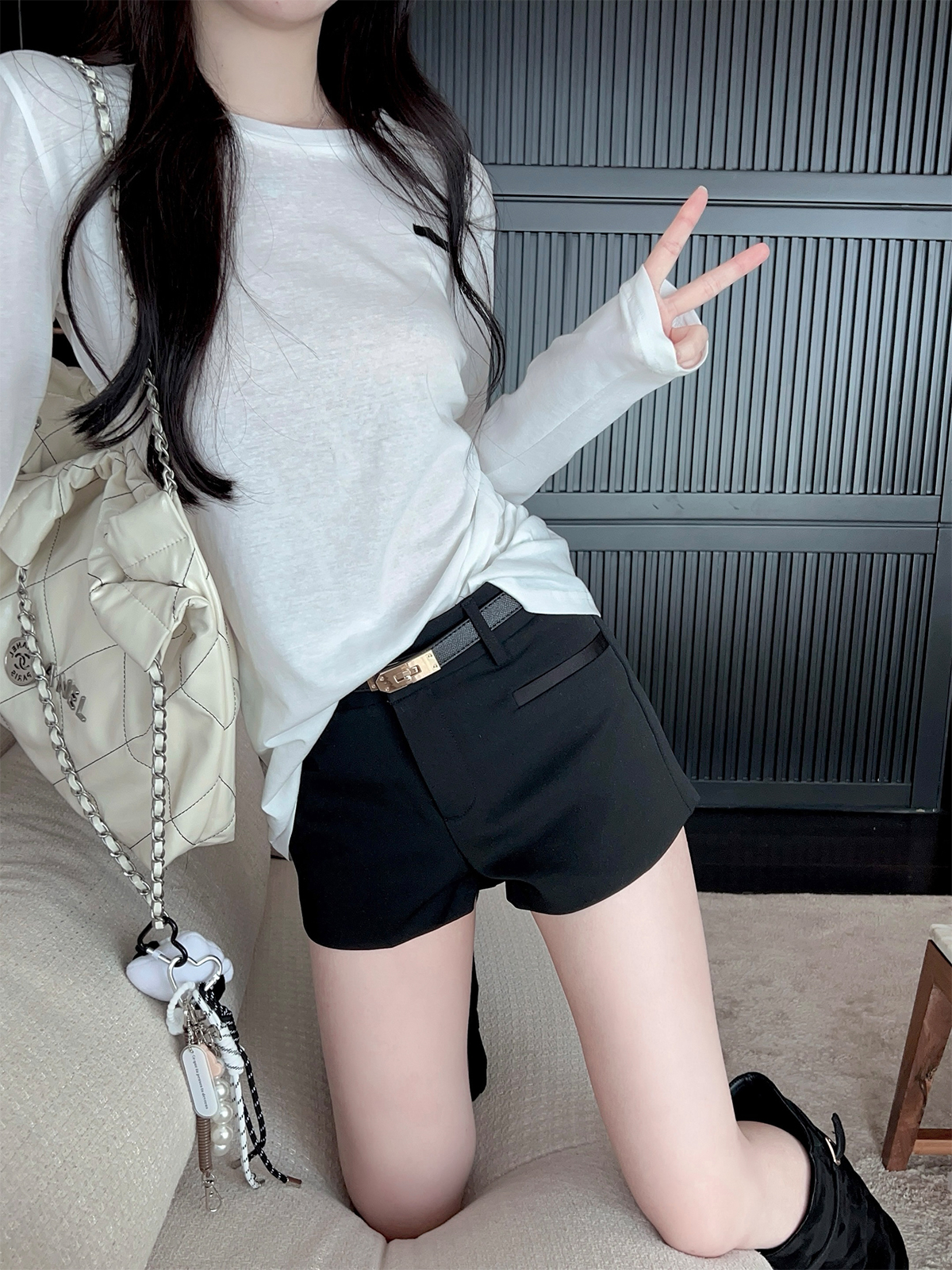 Black Bodycon Suit Shorts for Women, Slimming High-Waisted Hot Pants with Belt, Early Autumn Style, Trendy Fashion