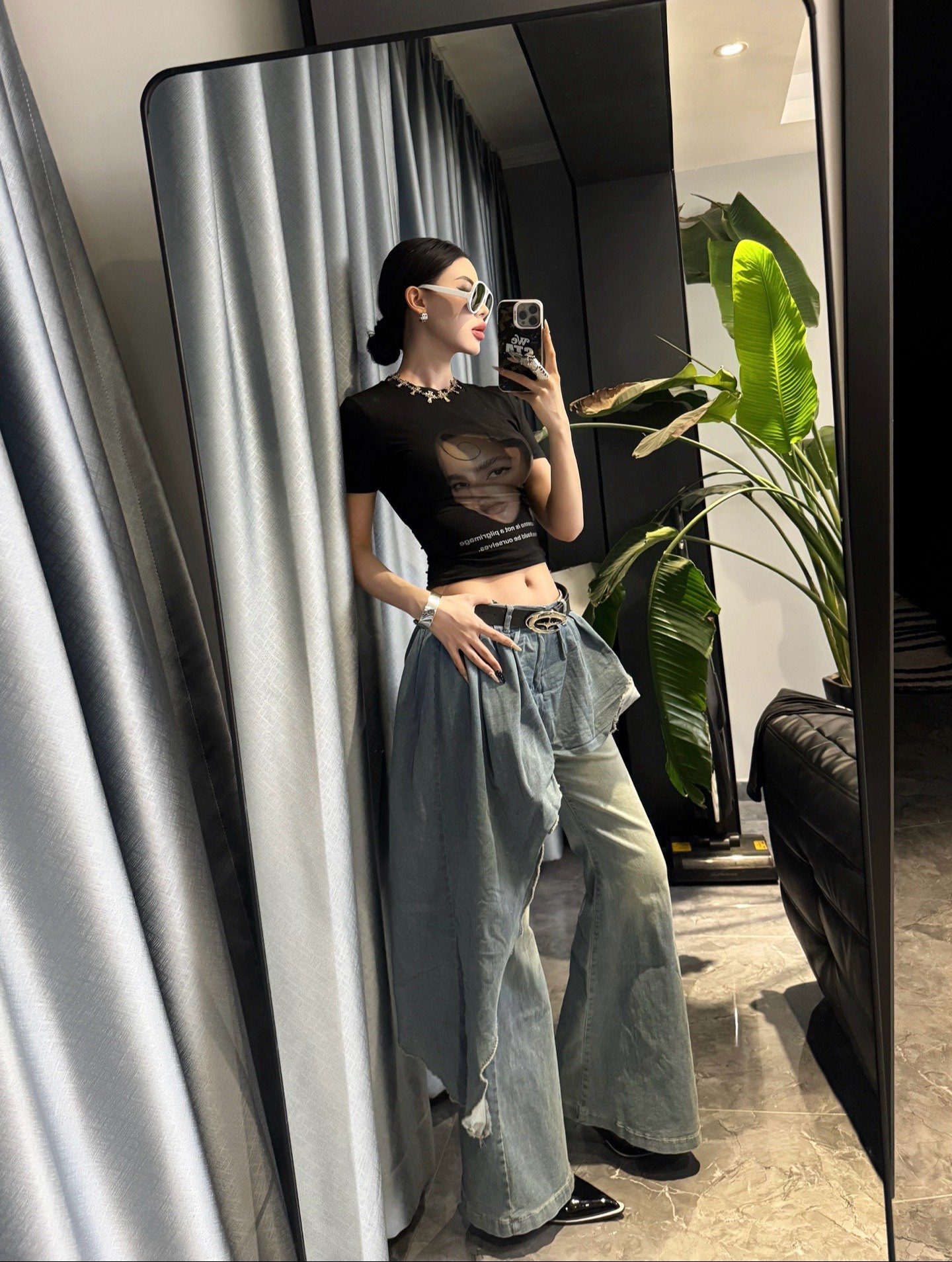 Black Short-Sleeve Printed T-Shirt for Women - American Style Spicy Girl Shoulder Portrait Slim-Fit Cropped Top for Summer 2025