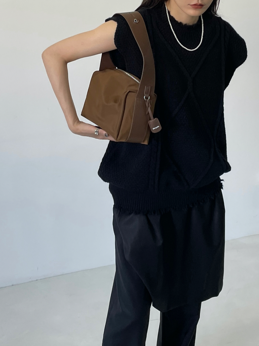 Caramel Mochi Bun Leather Wide Shoulder Strap Nylon Square Bag - Chic Y2K Style Handbag for Everyday Use