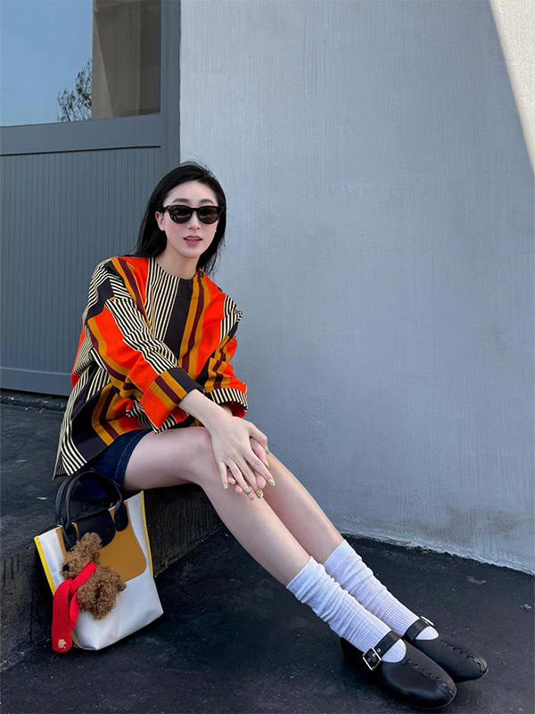 Chic Color-Blocked Vertical Stripe Shirt for Women - Trendy High-End Lazy Top, Perfect for Casual 90s Inspired Style
