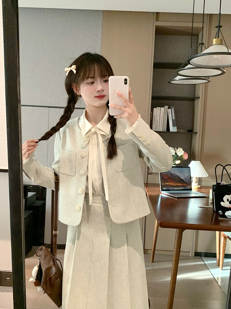 Chic French Princess Style Shirt with Bow Design - Japanese Sweet White Top for Women, Perfect for Early Spring Fashion