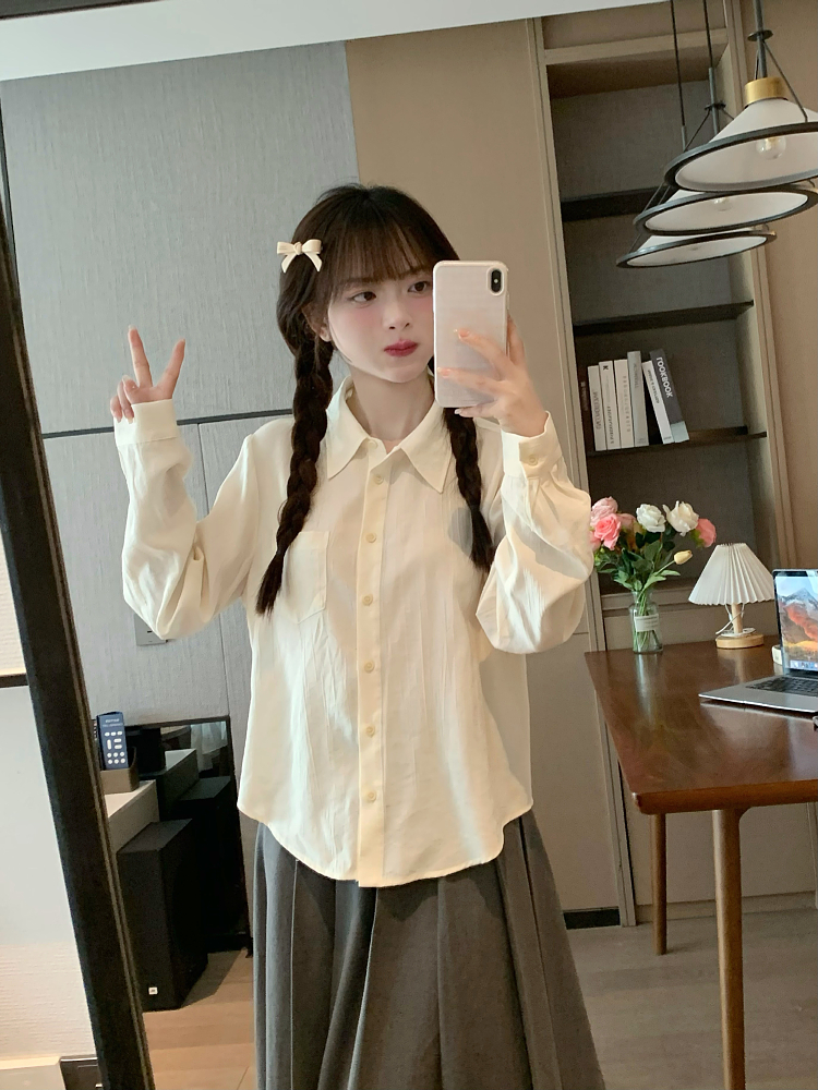 Chic Japanese-Style Layering Slim-Fit White Shirt - Versatile Loose Casual Top for Women, Perfect for Early Spring Fashion
