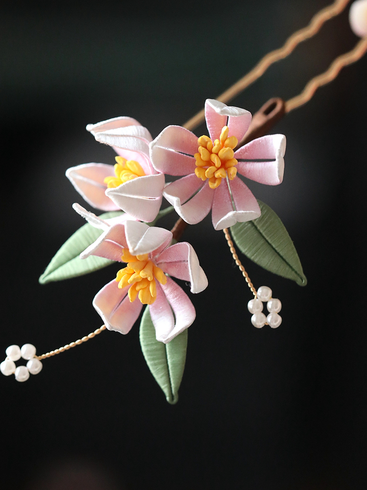 Chinese-Style Floral Winding Hairpin, U-Shaped Hanfu Accessory for Qipao, Daily Updo, Vintage Pink Hair Ornament