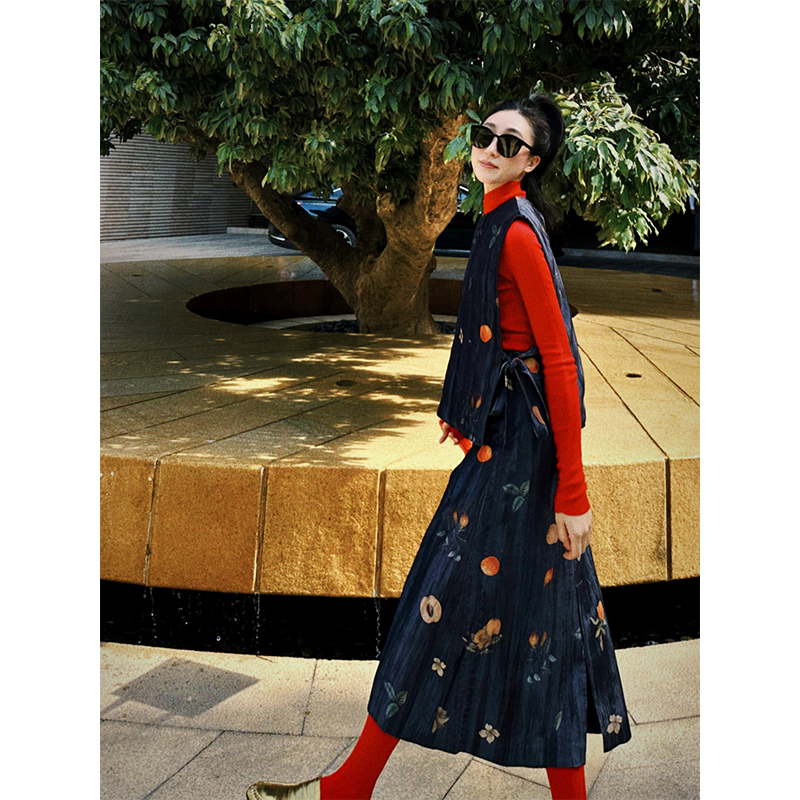 Chinese-Style Pleated Satin Vest & Horse Face Skirt Set for Women â€“ Spring/Fall Fashion, Elegant and Trendy 90s Inspired Outfit