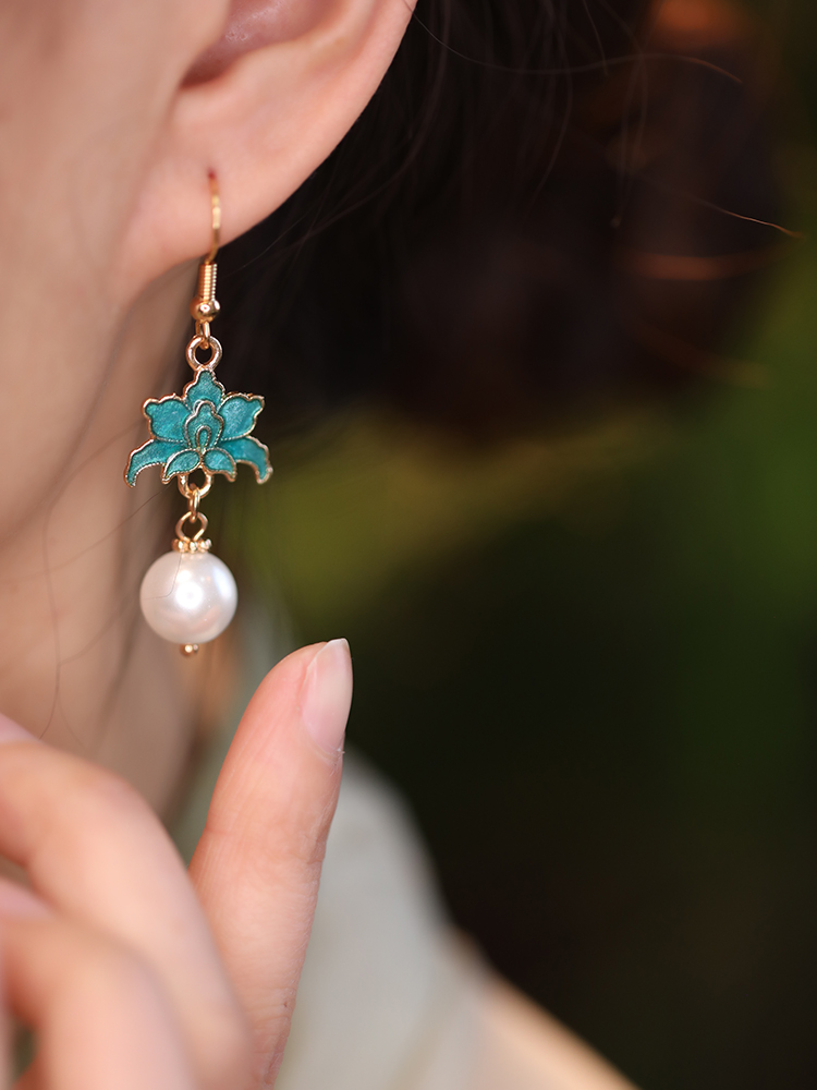 Chinese-Style Song Dynasty Earrings, Hanfu Accessories, Minimalist Qipao Jewelry for Daily Wear, High-End National Wind Design