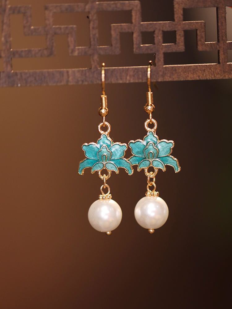 Chinese-Style Song Dynasty Earrings, Hanfu Accessories, Minimalist Qipao Jewelry for Daily Wear, High-End National Wind Design