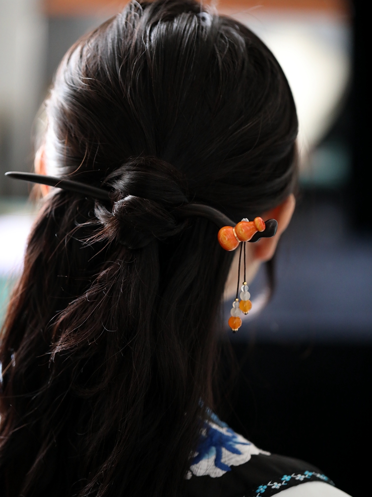 Chinese Style Wooden Hairpin with Gourd Tassel for Girls - Ancient Qipao Updo Accessory, Simple Daily Hanfu Decoration