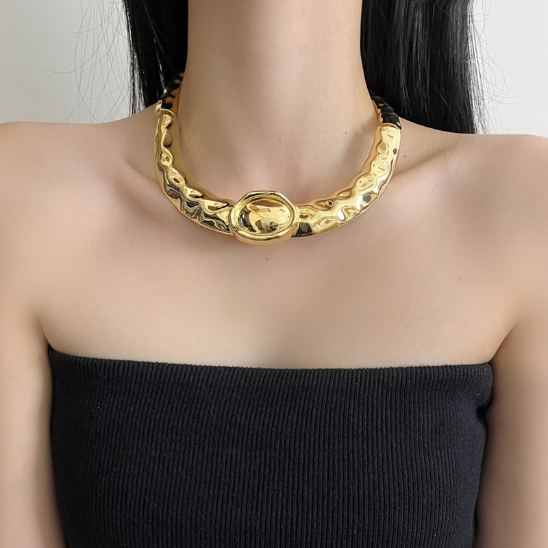 Chunky Metal Chain Collar Necklace for Women - Vintage Irregular Design, European and American Heavy Industry Style, Autumn Winter 2025