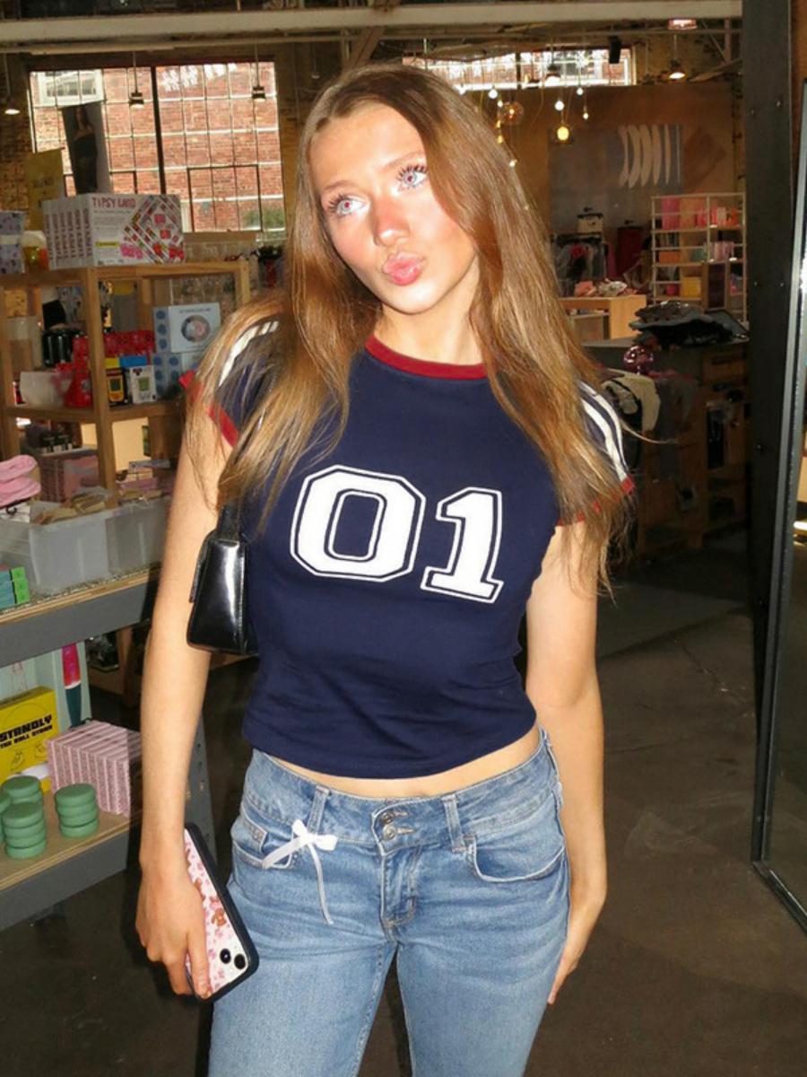 Color-Blocked Cropped T-Shirt with Striped Letters - Slim Fit Round Neck Short Sleeve American Street Casual Style