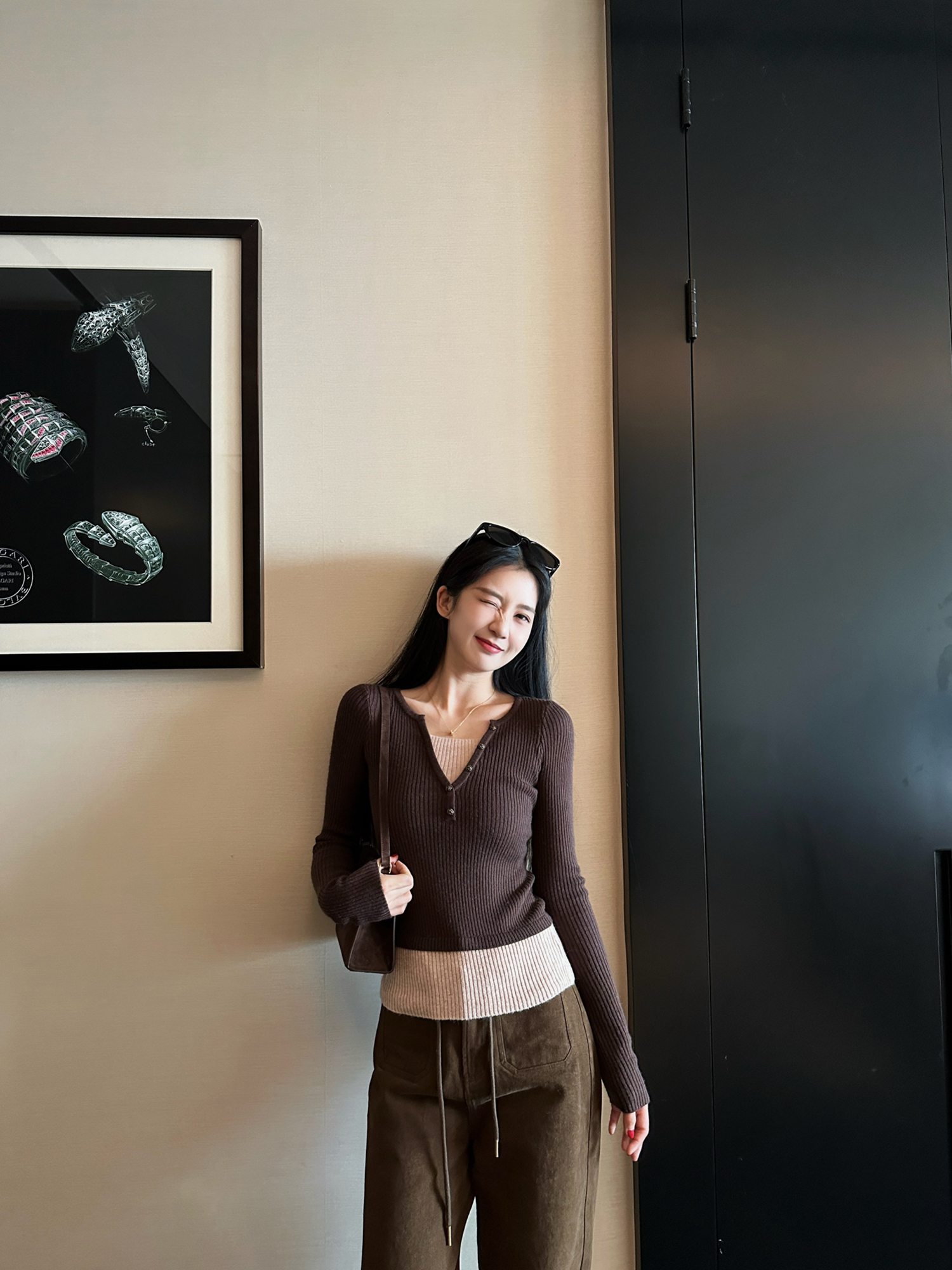 Color-Blocking Rabbit Fleece Spliced Faux Two-Piece V-Neck Knitted Base Top â€“ Trendy 90s-Inspired Style for Modern Outfits