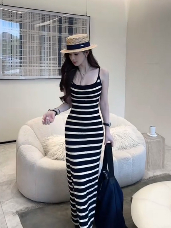 Color-Blocking Striped Bodycon Camisole Dress for Women - Slim Fit Summer 2025 Style, Sexy Pure Desire Look