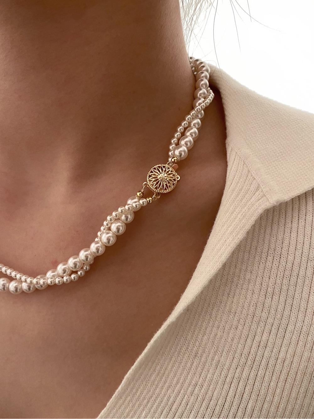 Double Layer Twisted Pearl Necklace for Women - Cold Light Layered Choker, Elegant Fashion Accessory, Perfect for 90s and Y2K Styles