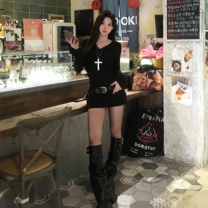 Eccentric Off-Shoulder Black Long Sleeve Dress with Waist-Cinching Design and Fitted Short Skirt - Sexy Figure-Flattering Style