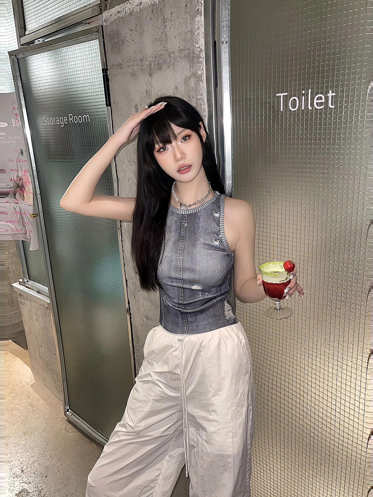 Eccentric Retro Ripped Sleeveless Vest - Slim Fit Cropped Belly-Baring Top for Women, Y2K Style Fashion