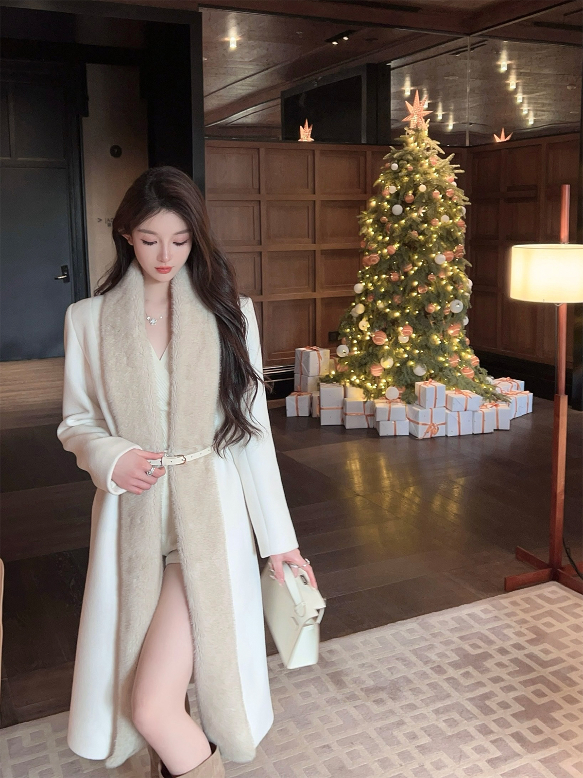 Eco-Friendly White Long Winter Coat for Women with Belt, Water Mink Fur Collar, Imitation Cashmere, Chic and Stylish