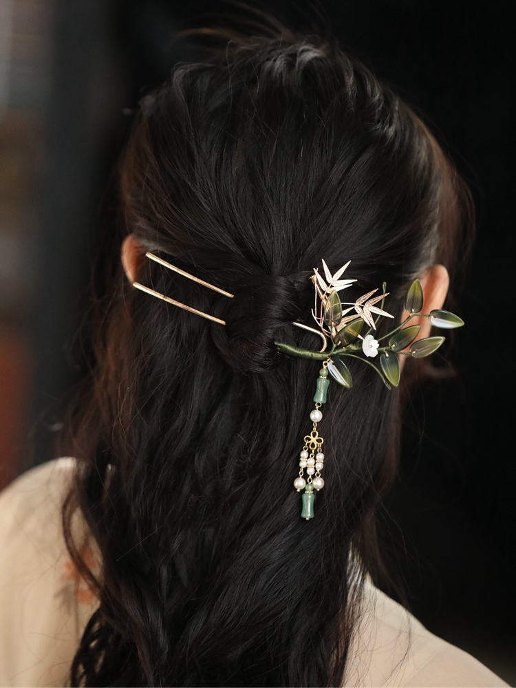 Elegant Chinese-Style Bamboo Leaf Hairpin with Tassels for Updos - High-End Ancient Design with Cool Vibe