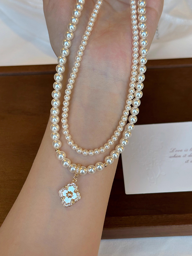 Elegant Double-Layer Pearl and Mother-of-Pearl Necklace - Light Luxury High-End Neck Chain for Classy Occasions