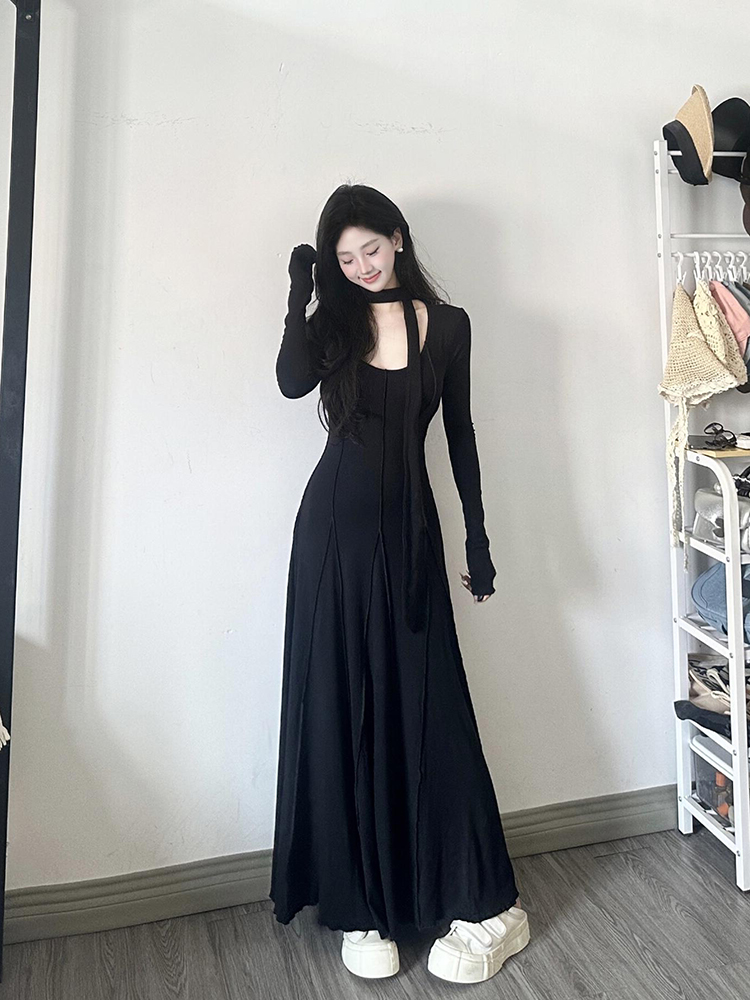 Elegant French Hepburn Style Black Knitted Dress for Women - Waist-Cinching Slim Fit Long Dress for Early Spring Fashion