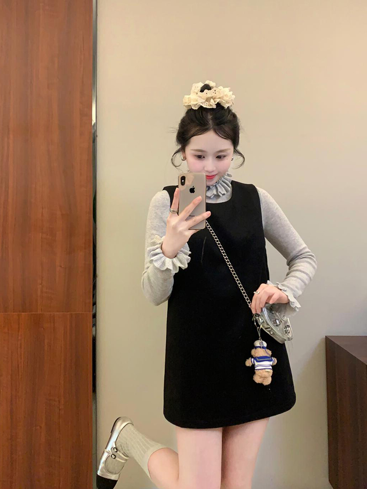Elegant French-Style Black Wool Vest Dress with Half-High Collar and Lace Knitted Base for Winter Fashion