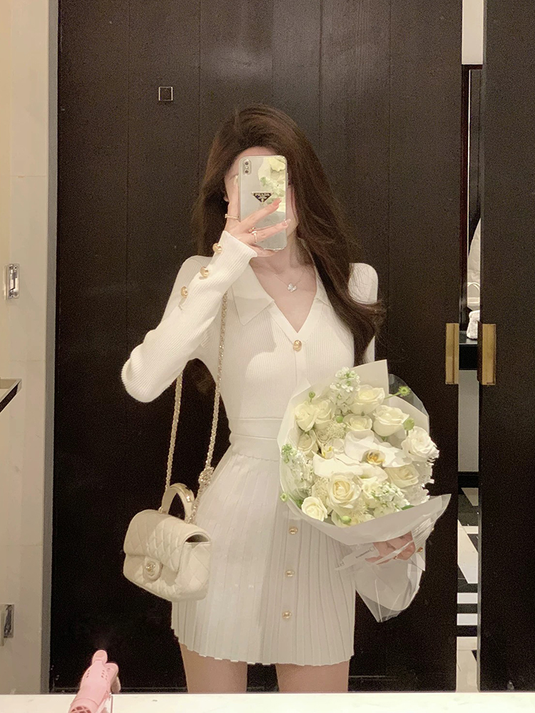Elegant French-Style Long-Sleeve Knitted Dress for Women, Waist-Cinching V-Neck, Short Skirt, Perfect for Autumn and Winter Fashion