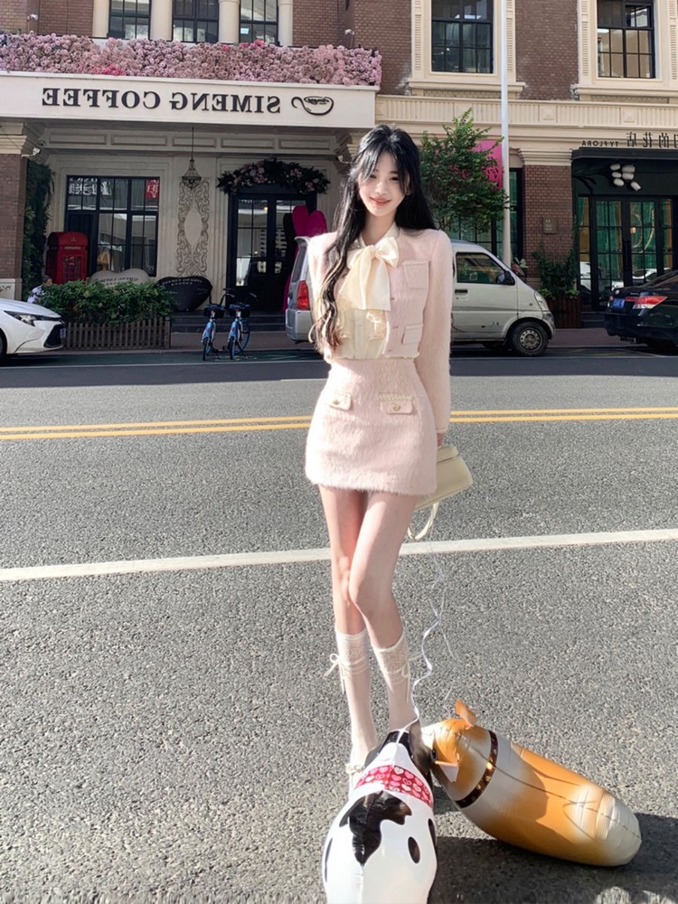Elegant French-Style Short Jacket for Women - Petite Fit - Spring 2025 Collection - Perfect for Skirt and Shirt Two-Piece Set