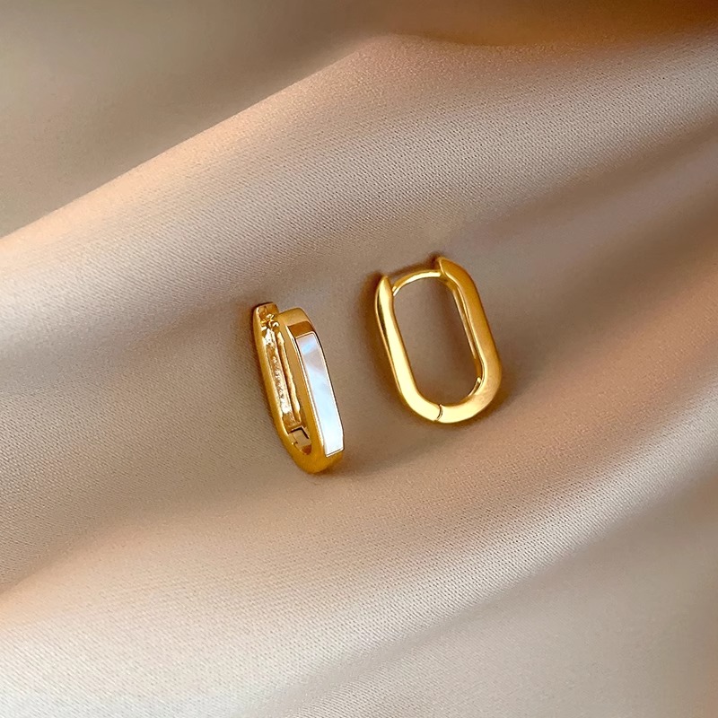 Elegant High-End Stud Earrings for Women - Versatile Designer Ear Accessories, Chic and Timeless Style