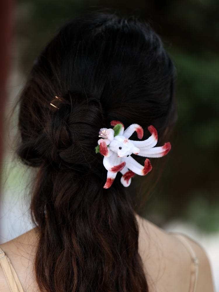 Elegant Nine-Tailed Fox U-Shaped Hairpin for Qipao Updo - High-End Ancient Style Hair Accessory for Hanfu and Traditional Looks