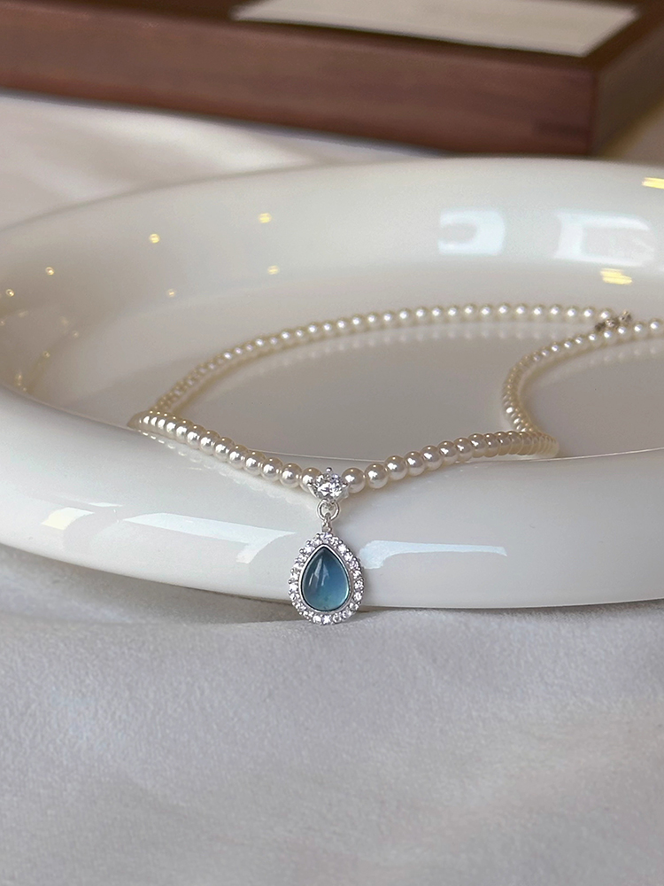 Elegant Pearl Aquamarine Necklace with Zirconium Accents - Classy Silver Neck Chain for Women, Perfect for Chic and Sophisticated Looks