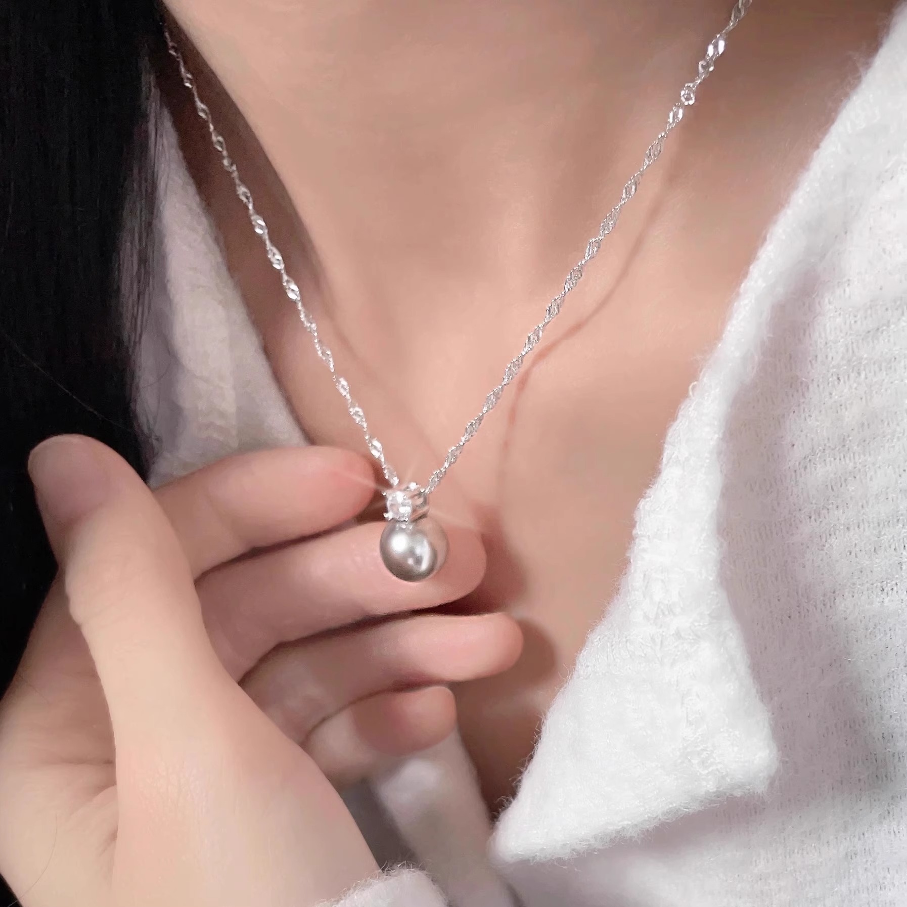 Elegant Pearl Necklace for Women - High-End Silver Collarbone Chain, Classy French Style Jewelry, Exquisite Design