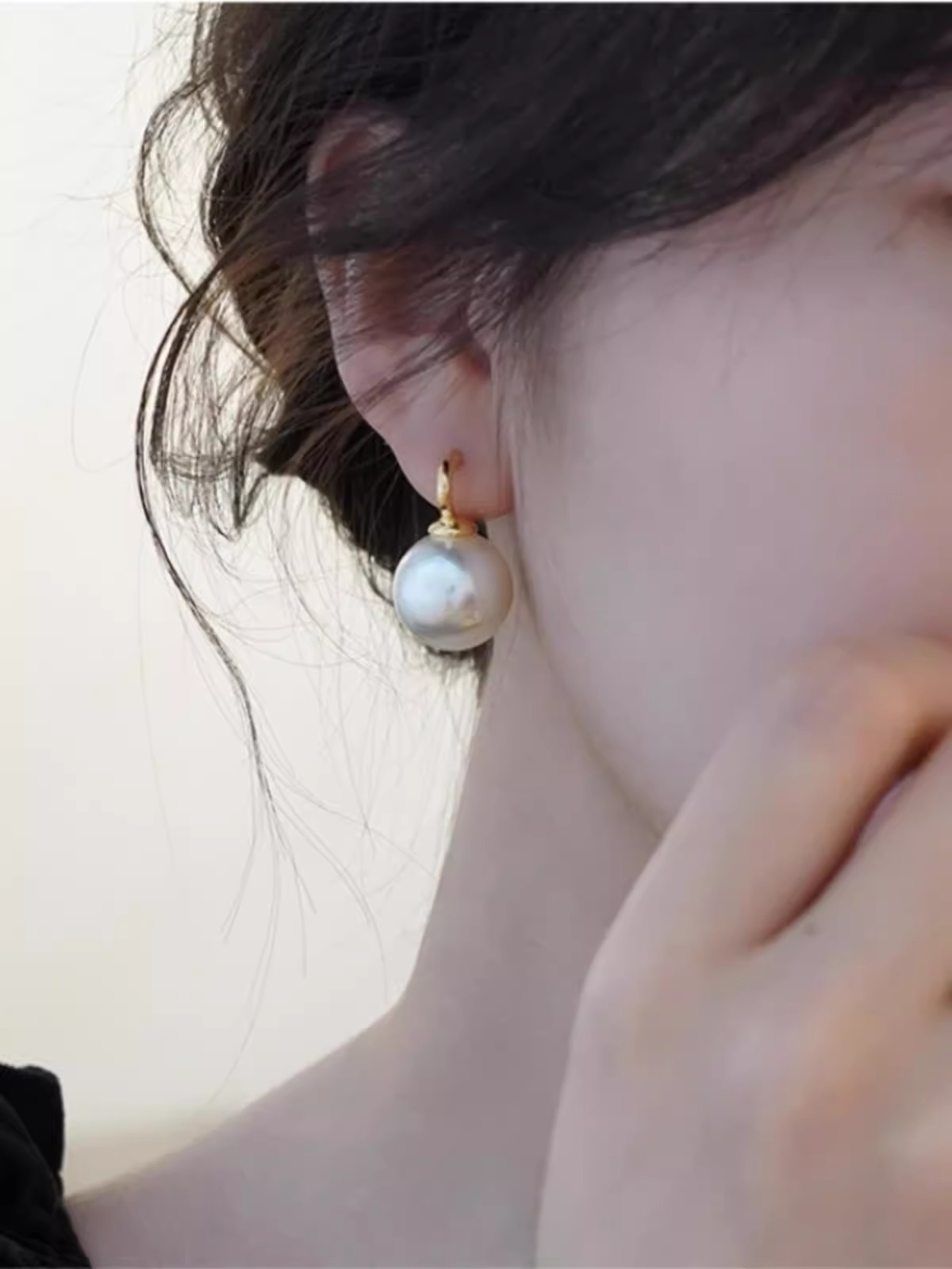 Elegant S925 Silver Pearl Stud Earrings for Women, Light Luxury Fashion, Chic Minimalist Design, Perfect for Any Occasion