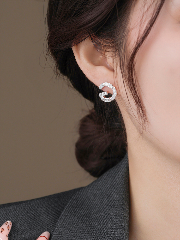 Elegant Sterling Silver Letter G Stud Earrings - High-End Decorative Piece, Unique Niche Accessories for Classy Looks