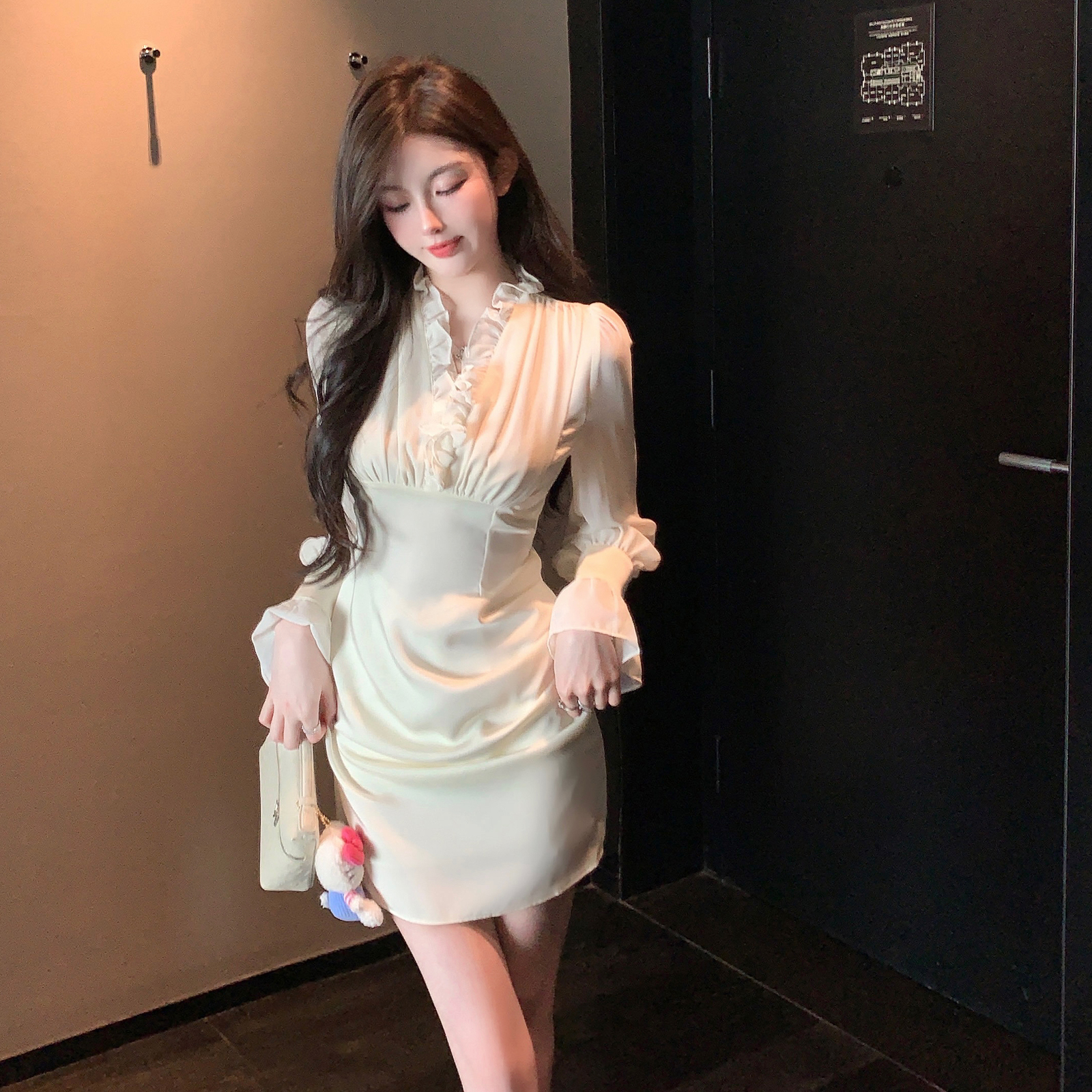 Elegant White Satin Chiffon Ruffled V-Neck Dress with High Waist, Slim Fit, and Short Skirt â€“ Perfect for Autumn Events
