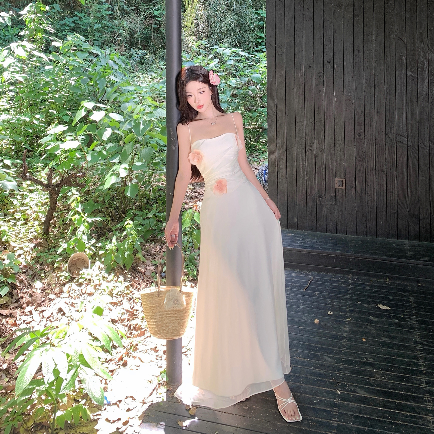 Ethereal Cool-Toned White Three-Dimensional Flower Strap Waist Dress - Moonlight Fairy Aesthetic, Perfect for Romantic Occasions