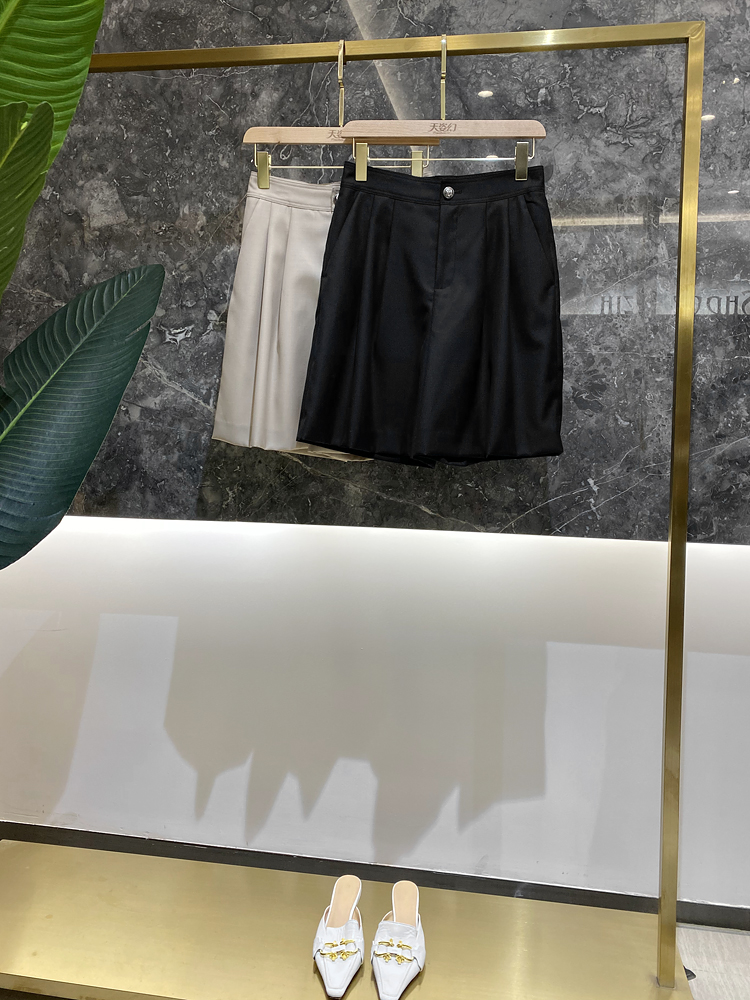 European Style Women's Summer Solid Color Pleated Wide Leg Five-Point Shorts - Versatile Slim Fit for Effortless Chic