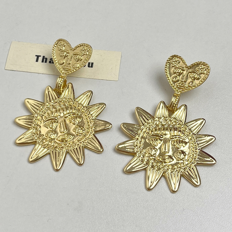 Exaggerated Metal Sunflower Pendant Earrings - Unique High-End Heart Studs for 2025 European and American Heavy Industry Style