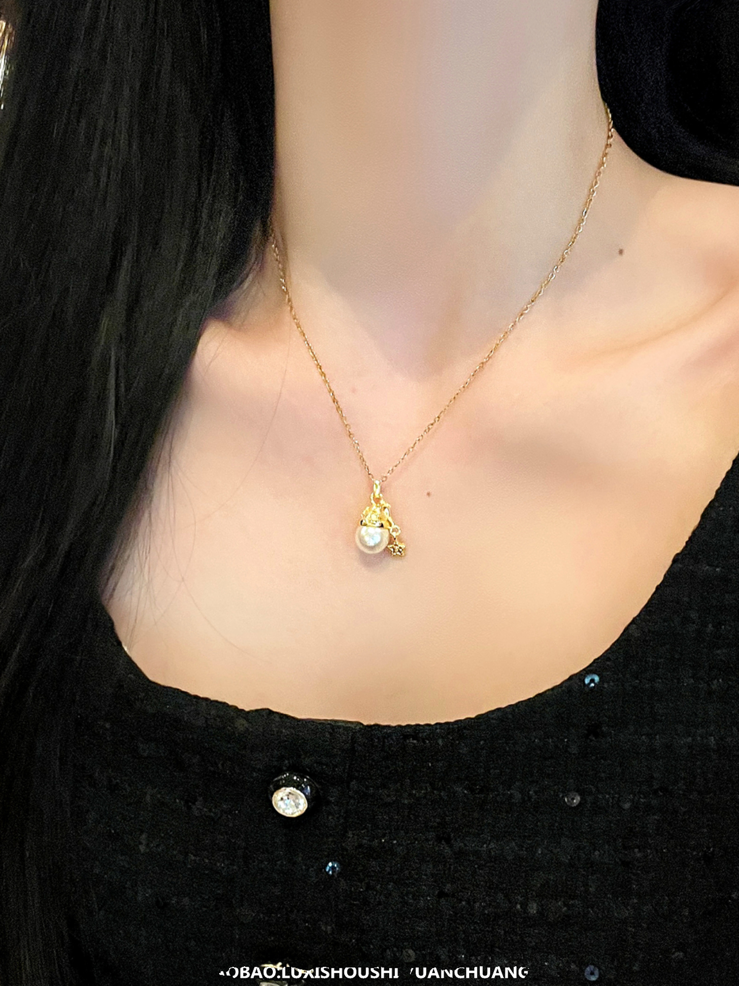 Exquisite Christmas Hat Pearl Necklace for Women - Light Luxury Sparkling Star Clavicle Chain, Versatile Holiday Accessory