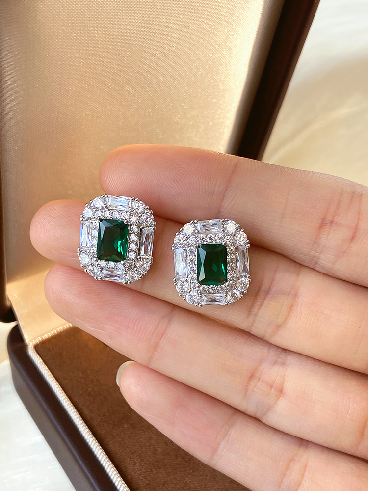 Exquisite French-Style Light Luxury 925 Silver Full Diamond Inlaid Green Zircon Sugar Cube Earrings for Women